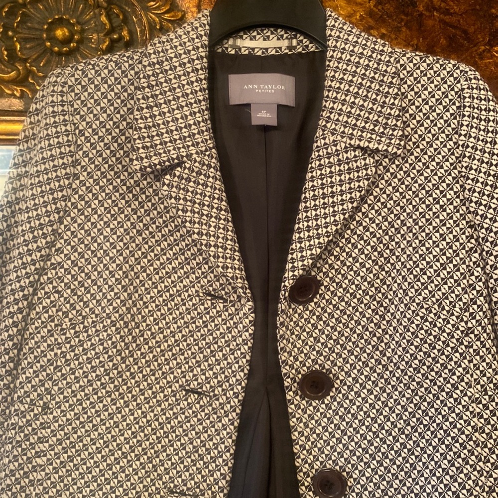 Blazer with pockets!!